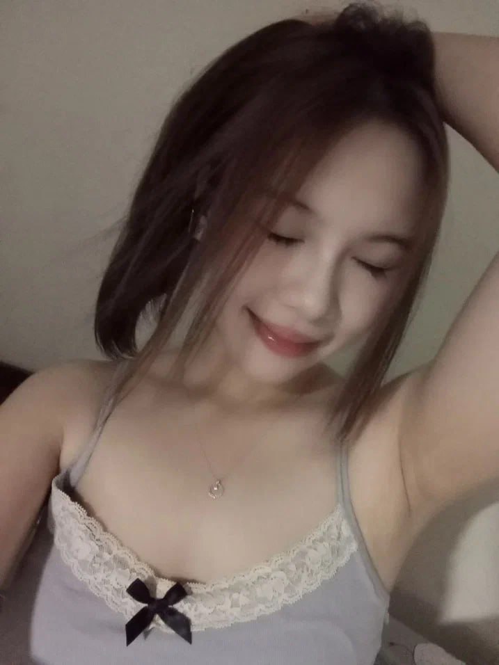 Đăng ký làm 91 selfie master Vợ béo gợi cảm trên ghế sofa ăn một con cặc to rồi vào trong địt mạnh