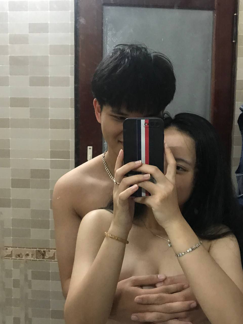 Sói tấn công hoa, tội lỗi quá, Loli nhỏ 19 tuổi, ba gã đàn ông lực lưỡng thay phiên nhau làm tình, đam mê dâm đãng, thở hổn hển